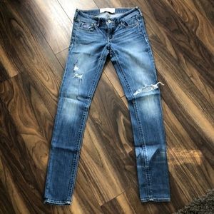 HOLLISTER Medium Wash Distressed Skinny Jeans Size 1R EUC